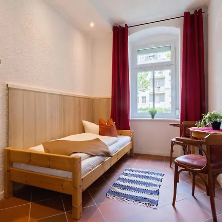 Homestay Gaestezimmer I Einzelzimmer Mit Gemeinschaftsbad Und Gemeinschaftskueche