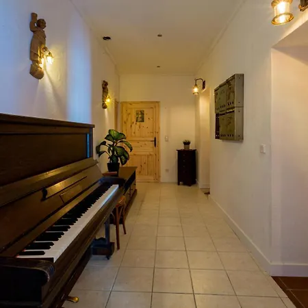 Gaestezimmer I Einzelzimmer Mit Gemeinschaftsbad Und Gemeinschaftskueche *