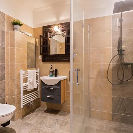 Pansiyon Gaestezimmer I Einzelzimmer Mit Gemeinschaftsbad Und Gemeinschaftskueche *