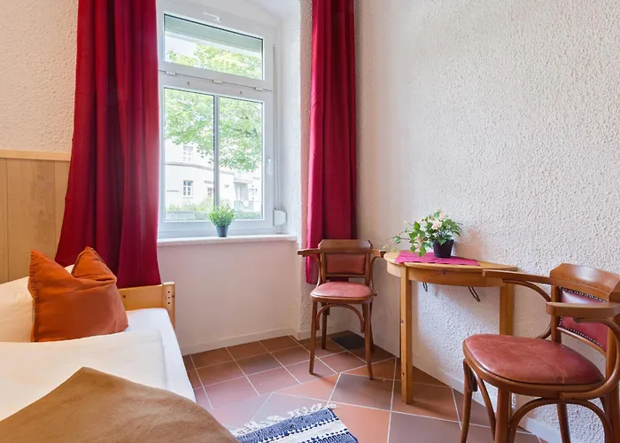 Gaestezimmer I Einzelzimmer Mit Gemeinschaftsbad Und Gemeinschaftskueche Pansiyon